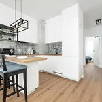 Stylish Near The Bonarka Shopping Center In Cracow By Renters Lägenhet